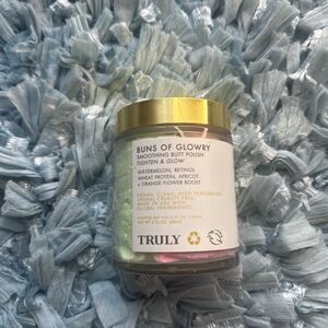 TRULY Buns of Glowry Butt Polish with Gold Lid